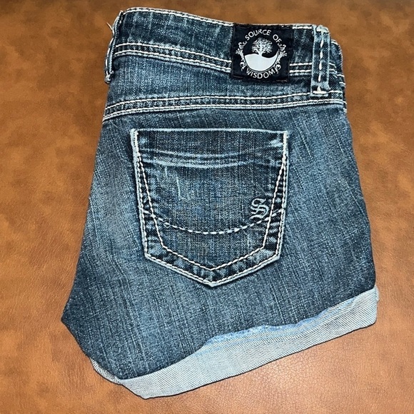 Source Of Wisdom Cuffed Low Rise Shorts Size 3 - Picture 8 of 16
